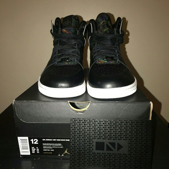 Air Jordan Retro 1 - Picture 2 of 8